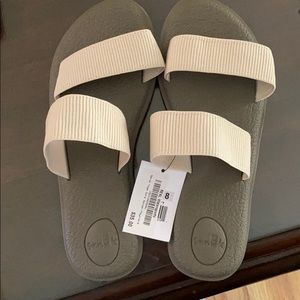 Sanuk Yoga Gora size 8 - taupe